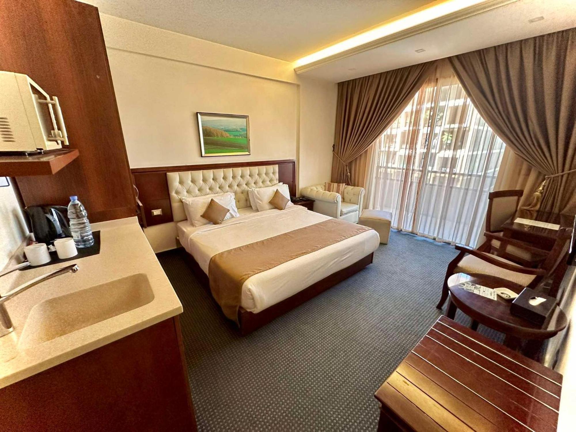 Midtown Hotel & Suites Бейрут Екстериор снимка